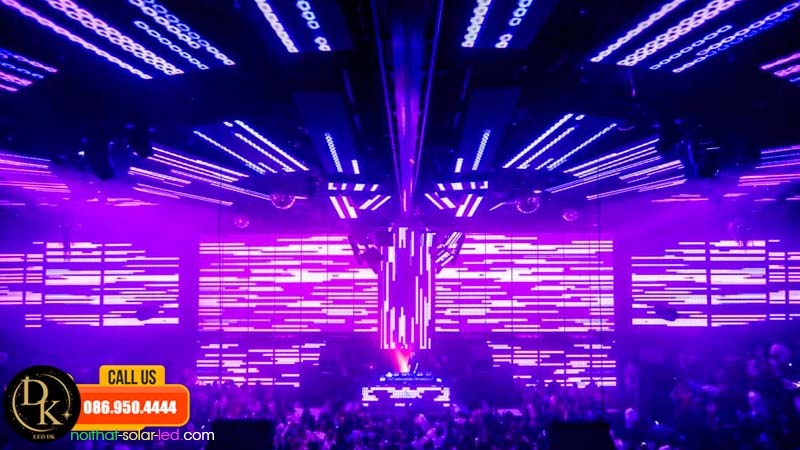 kết cấu khung giá đỡ màn hình phải tuyệt đối chắc chắn trong môi trường bar